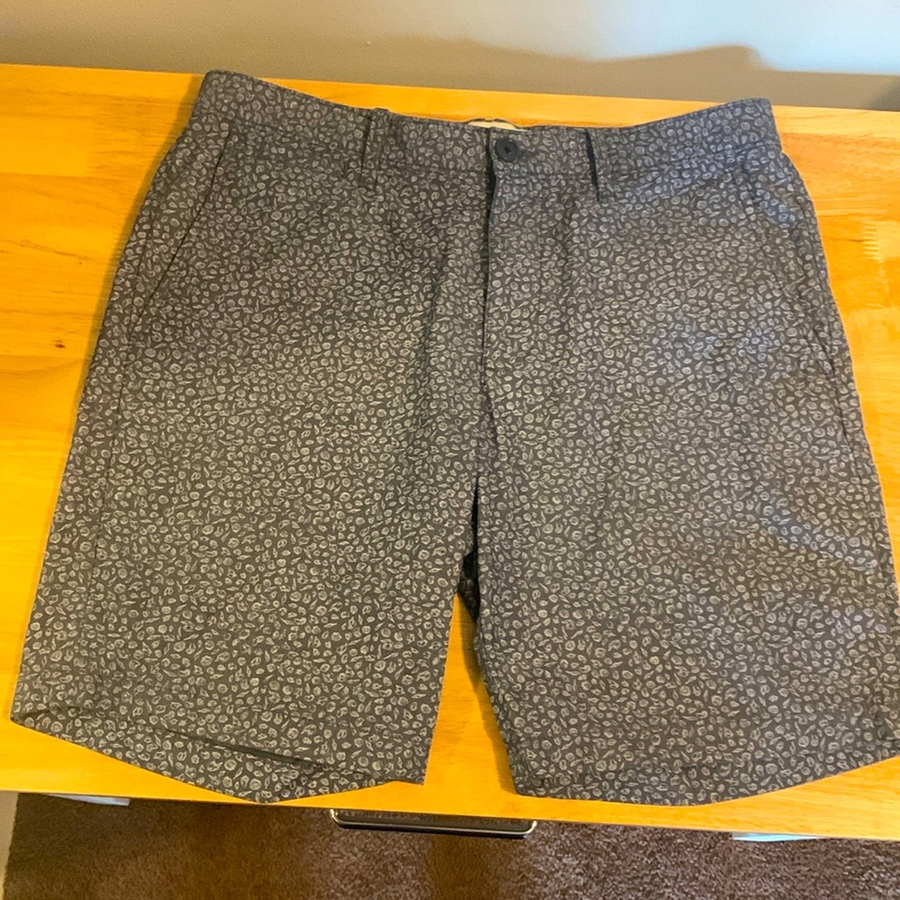 Men’s Penguin Shorts Size 32: 60% Cotton 40% Polyester